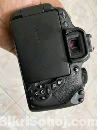 Cannon 700D
